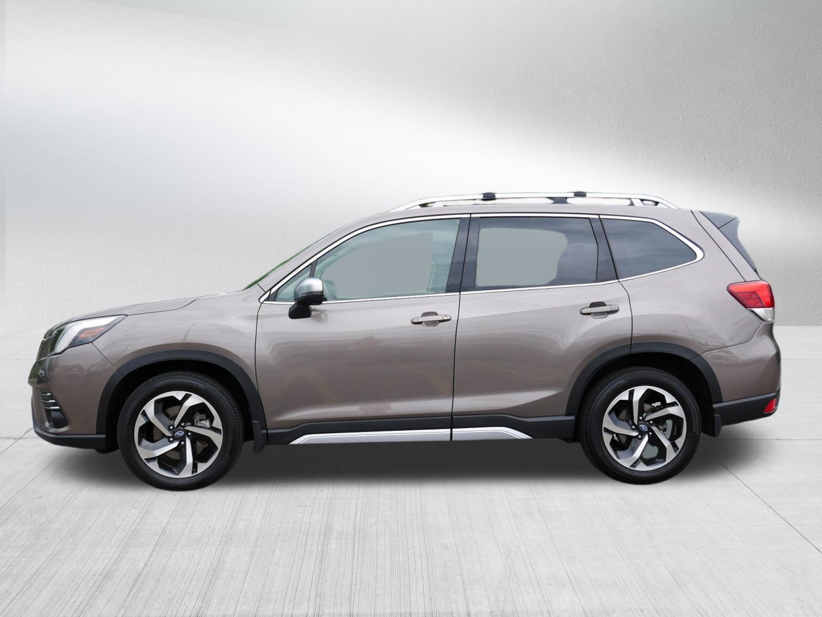2024 Subaru Forester Touring photo 4
