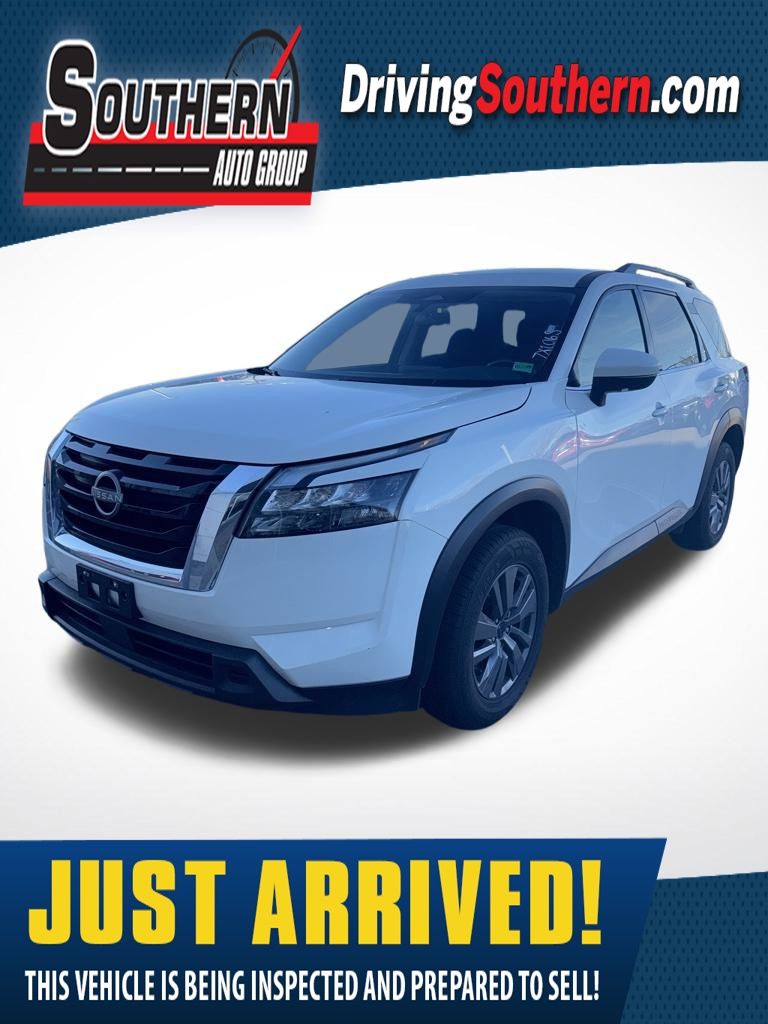 2025 Nissan Pathfinder SV's photo