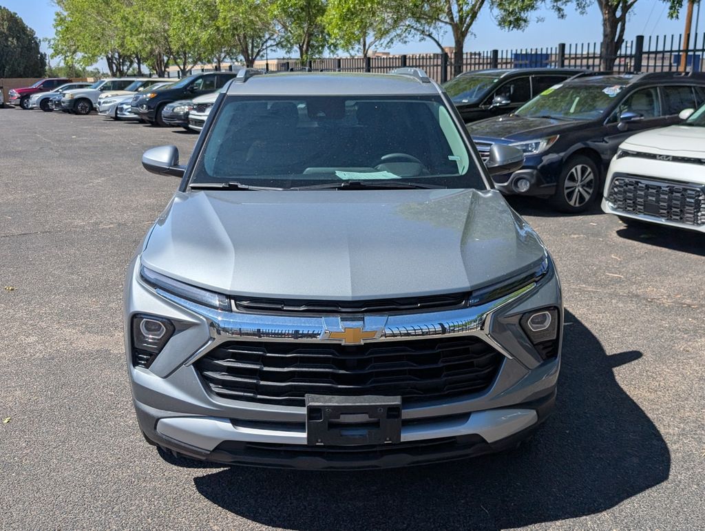 2025 Chevrolet Trailblazer LT photo 2
