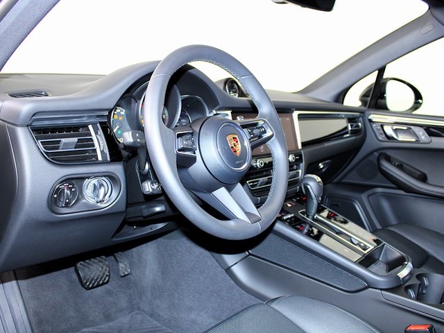 2025 Porsche Macan T photo 3