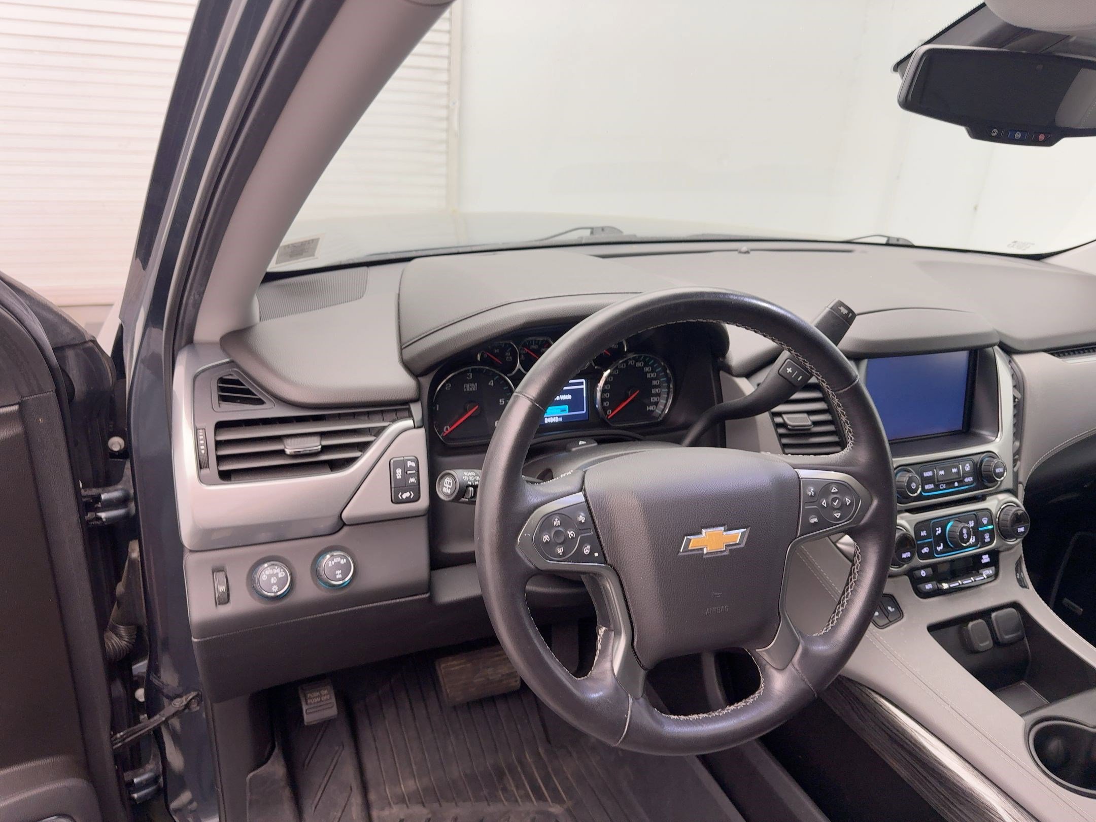 2020 Chevrolet Suburban LT photo 4