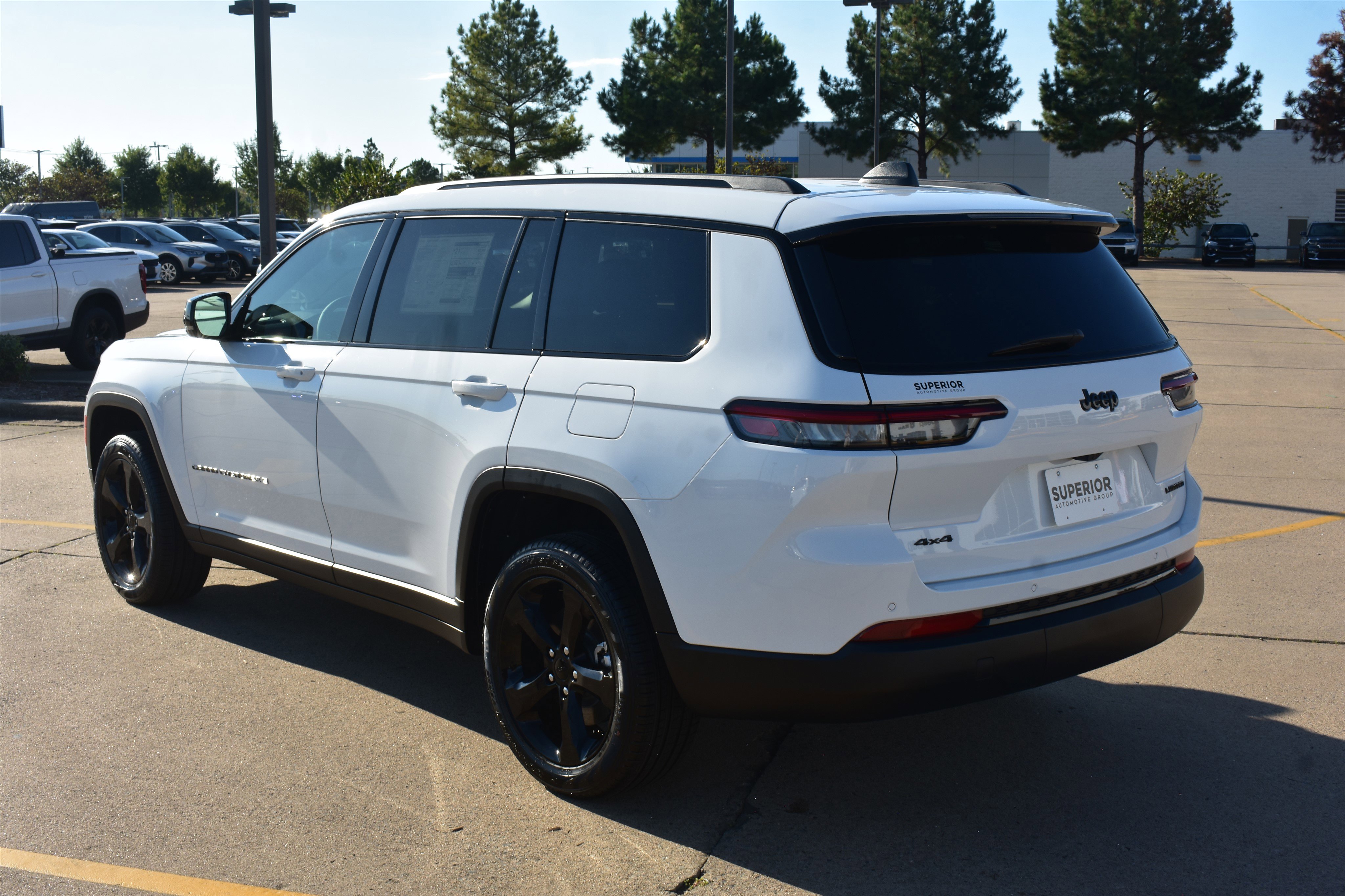 2025 Jeep Grand Cherokee Limited photo 3