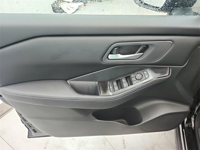 2025 Nissan Rogue SV photo 27