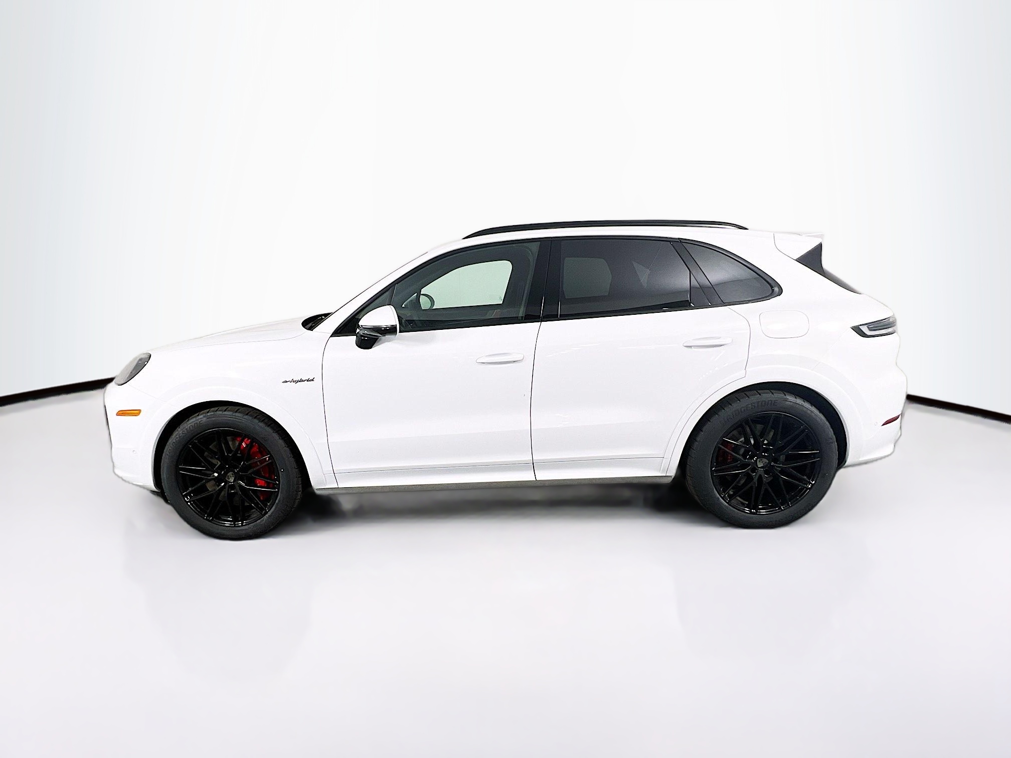 2025 Porsche Cayenne Turbo E-Hybrid photo 2