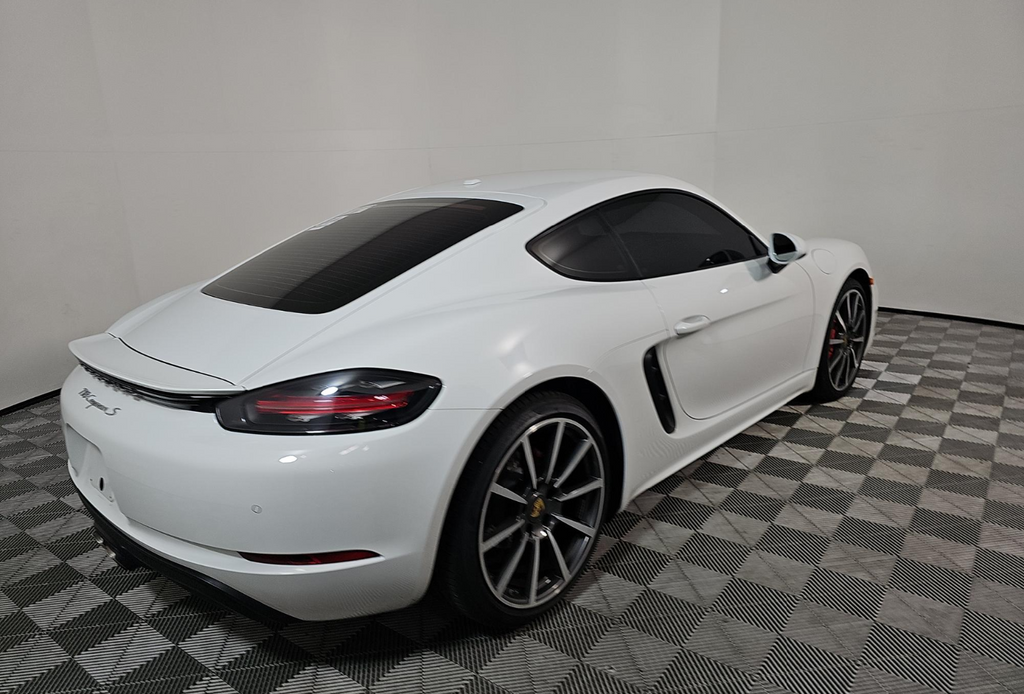 2017 Porsche Cayman S photo 4