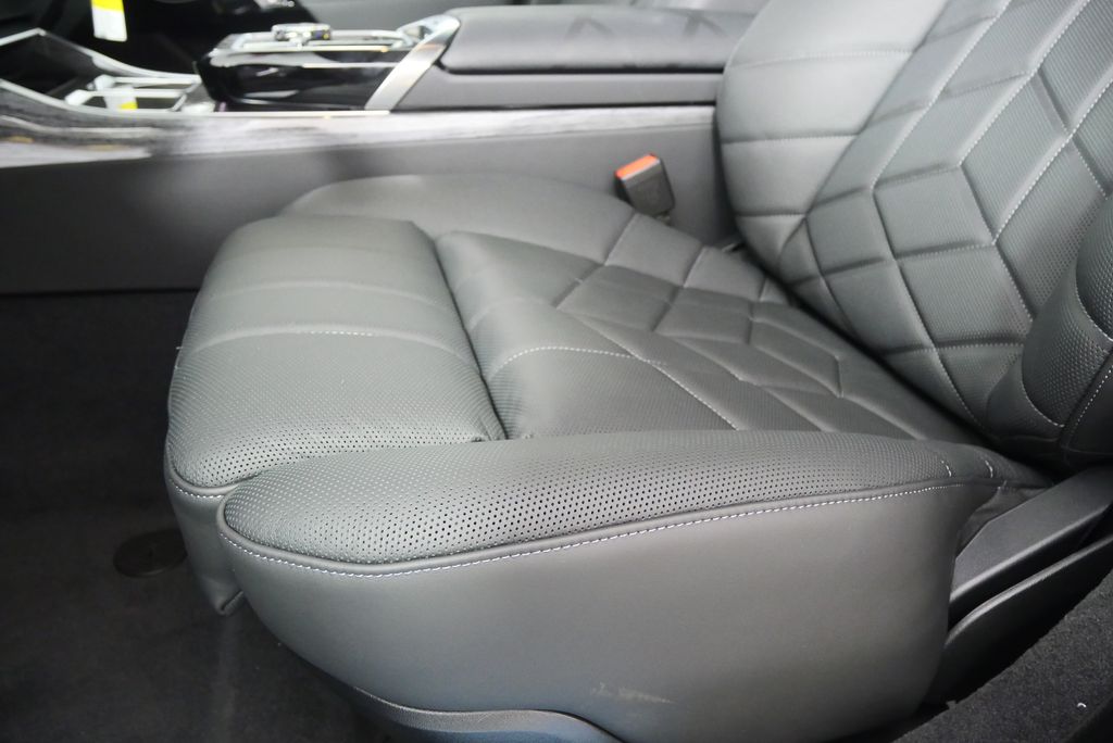 2025 Bmw 740i photo 9