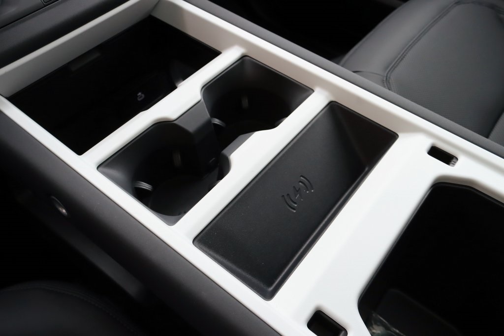 2025 LAND ROVER DEFENDER - Image 22