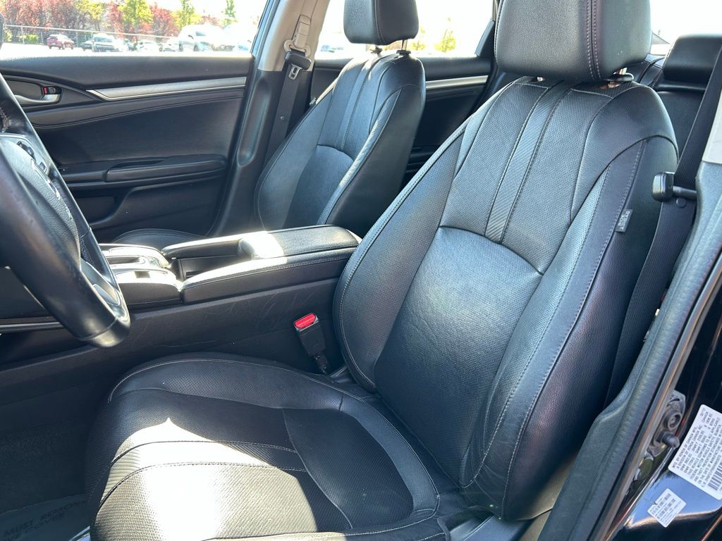 2017 Honda Civic Touring photo 22
