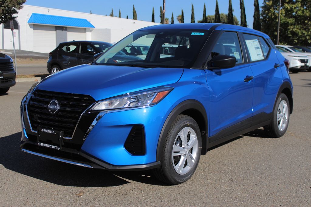 2025 Nissan Kicks Play S photo 2