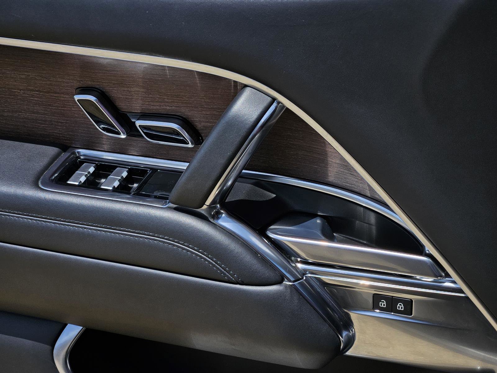 2023 Land Rover Range Rover SE photo 21