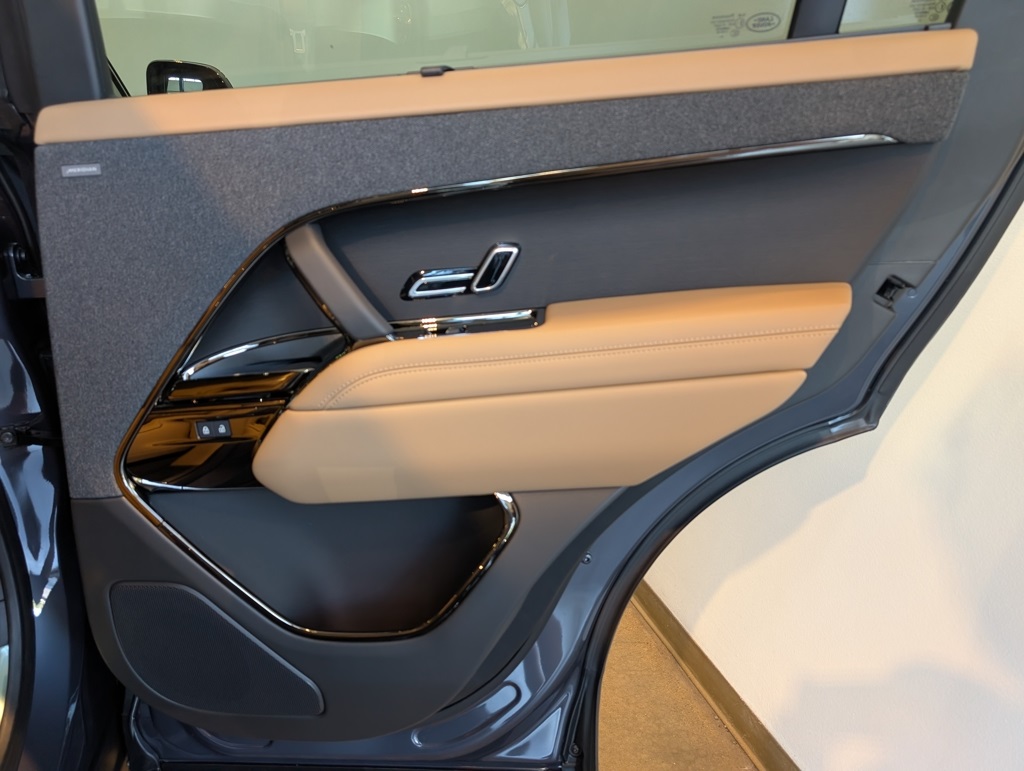 2025 Land Rover Range Rover Sport SE photo 22