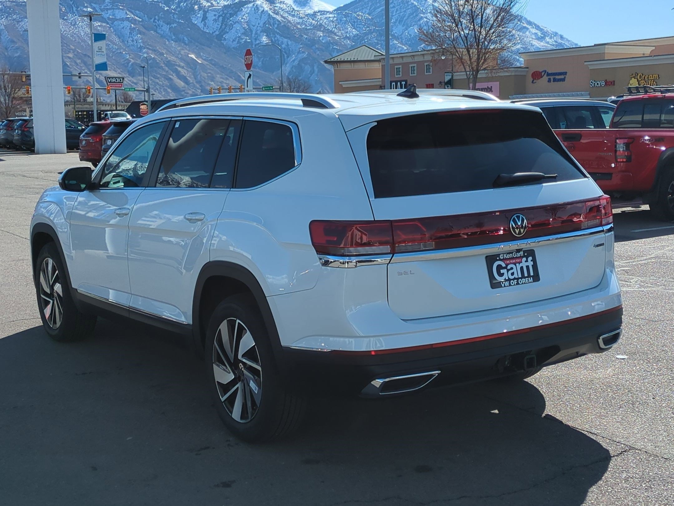 2025 Volkswagen Atlas SEL photo 4