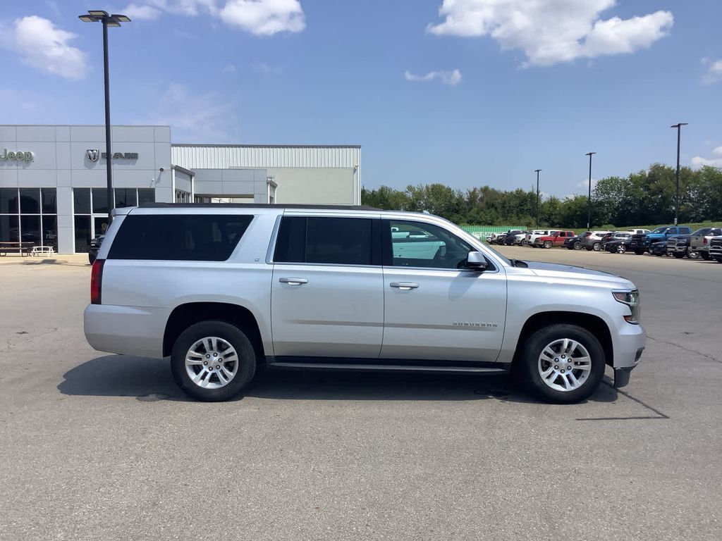 2019 Chevrolet Suburban LT photo 8