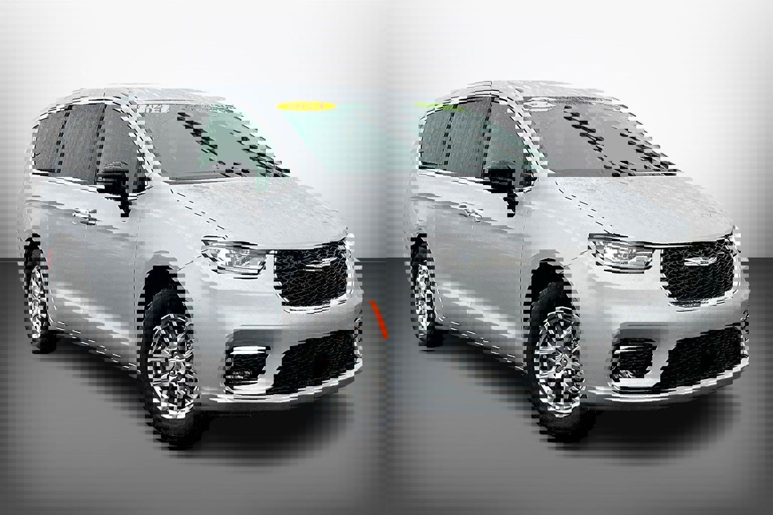 2024 Chrysler Pacifica Touring L's photo