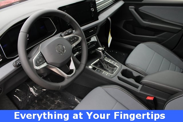 2025 Volkswagen Jetta 1.5T SE photo 2