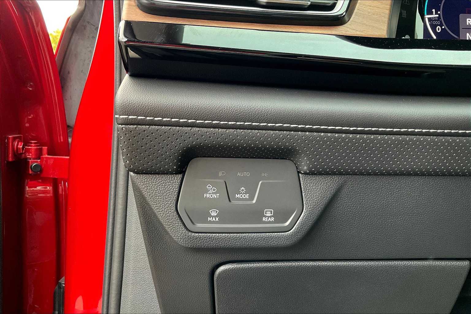 2024 Volkswagen Atlas SE Technology photo 33