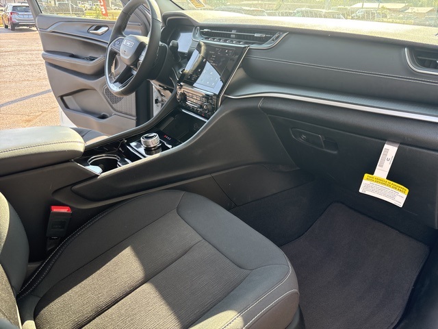 2023 Jeep Grand Cherokee Laredo photo 18