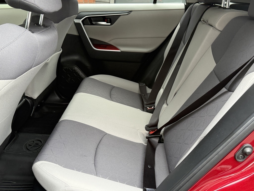 2023 Toyota RAV4 Hybrid XLE photo 27