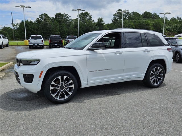 2023 Jeep Grand Cherokee Overland photo 3