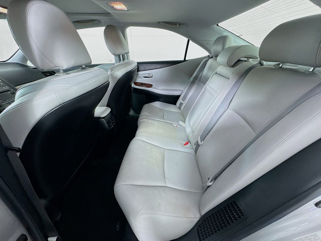 2010 Lexus HS 250h photo 26
