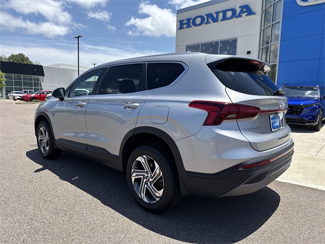 2022 Hyundai Santa Fe SE photo 2