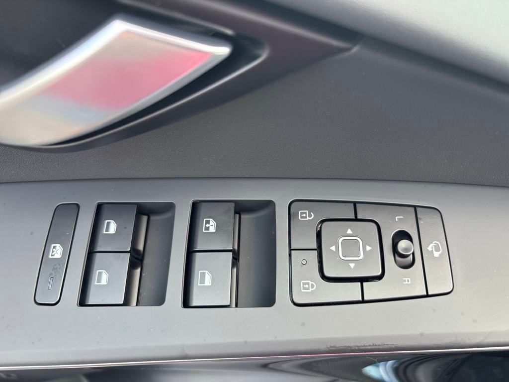 2025 Kia Niro EX Touring photo 14