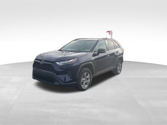 2024 Toyota RAV4 XLE's photo