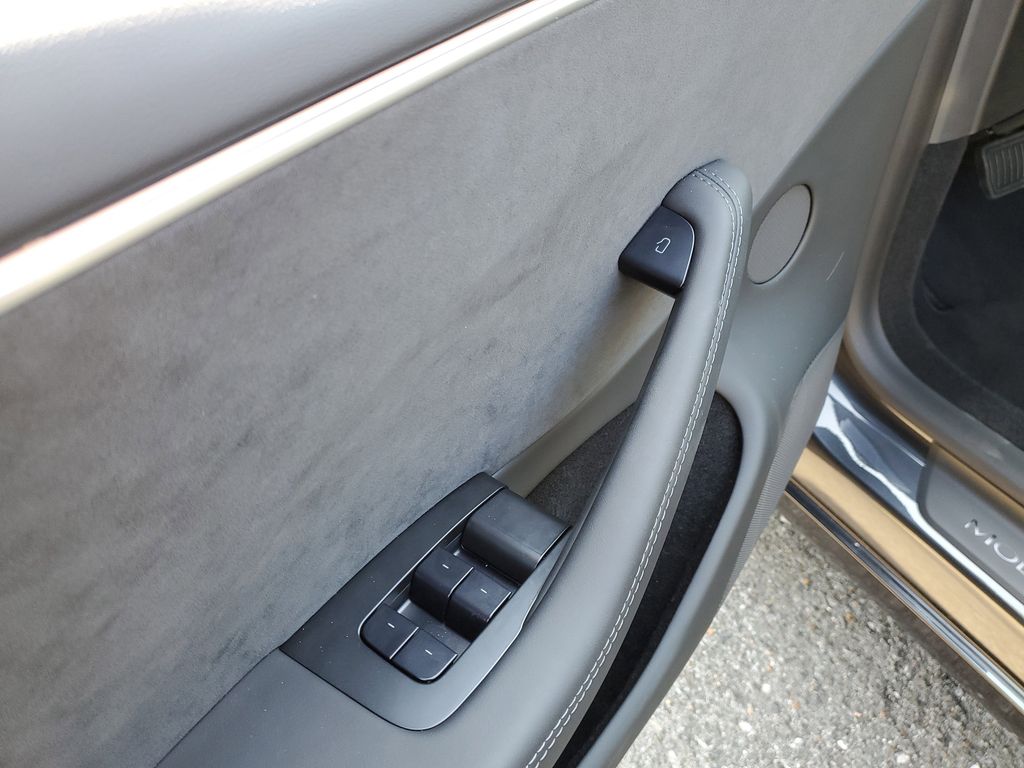 2025 Tesla Model 3 Long Range photo 14