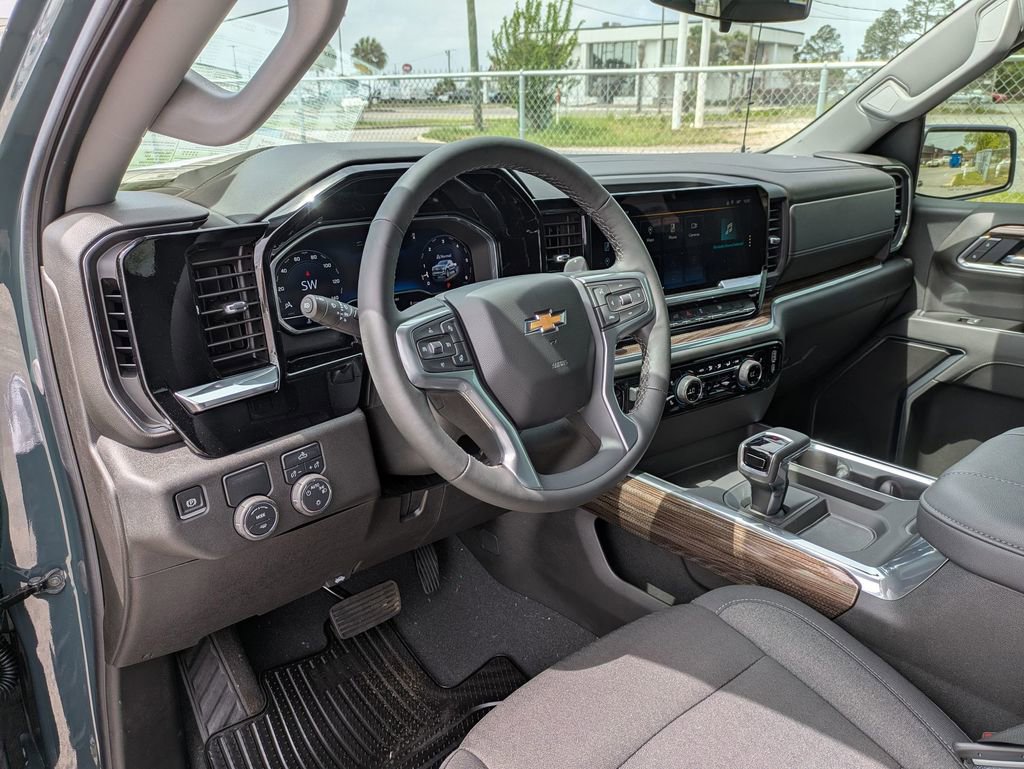 2025 Chevrolet Silverado 1500 LT photo 11