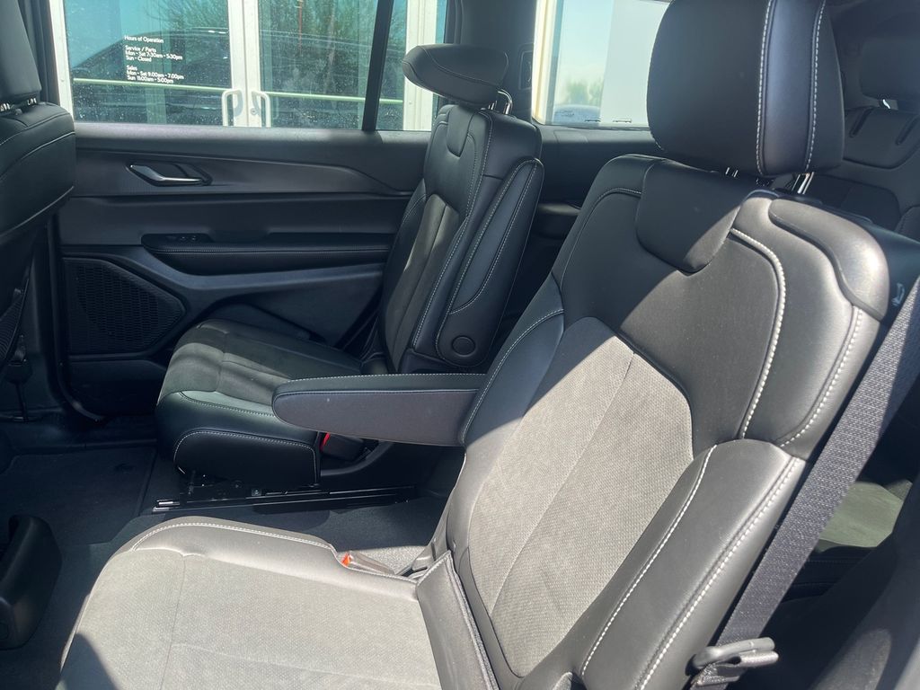 2025 Jeep Grand Cherokee Altitude X photo 26