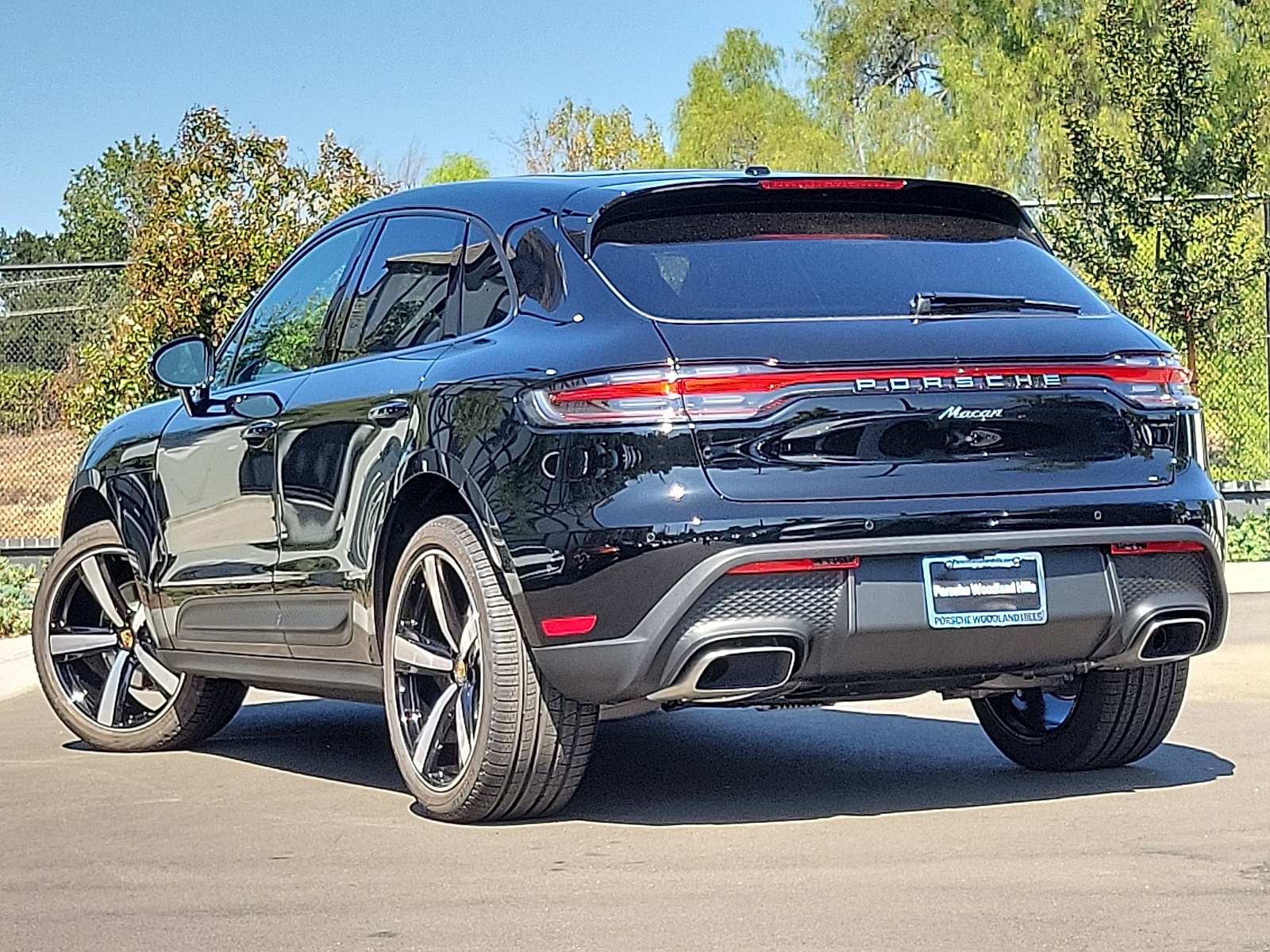 2026 Porsche Macan T photo 2