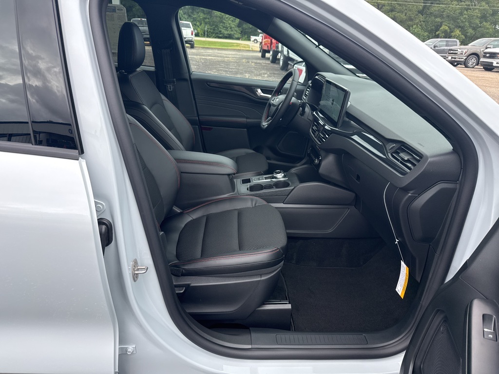 2025 Ford Escape ST-Line photo 6