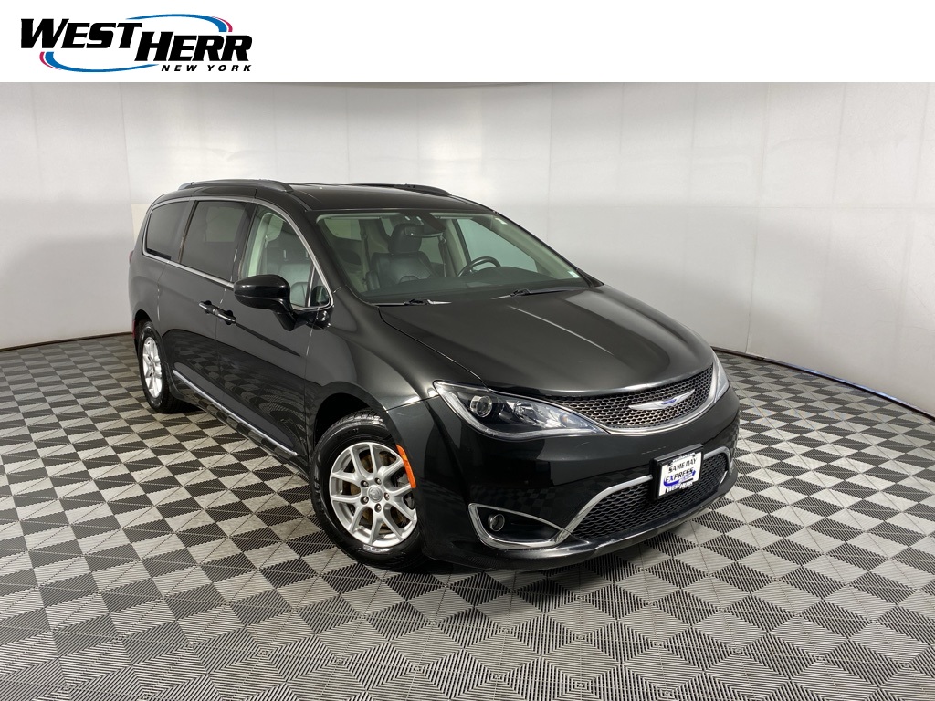 2020 Chrysler Pacifica Touring L's photo