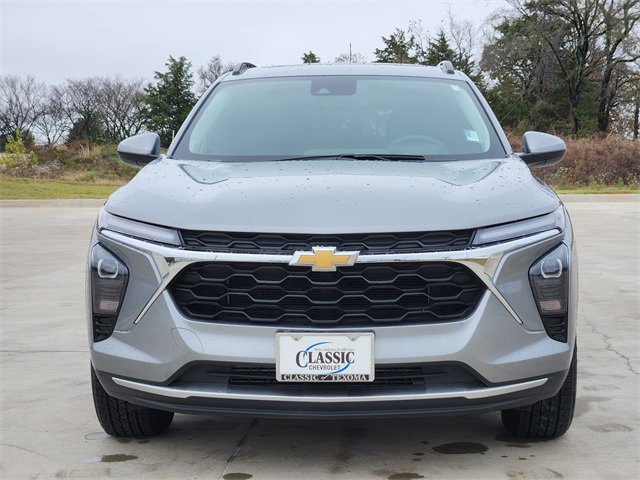 2024 Chevrolet Trax LT photo 2