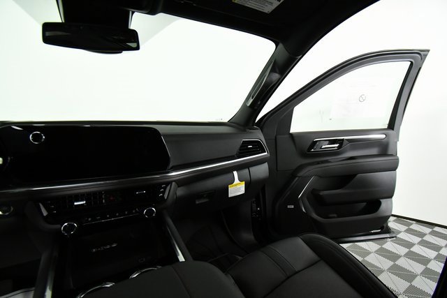 2025 Chevrolet Suburban RST photo 17
