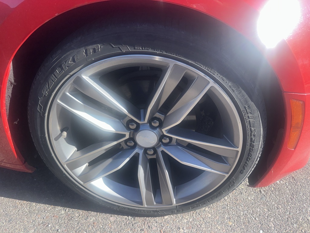 2017 Chevrolet Camaro 2LT photo 3