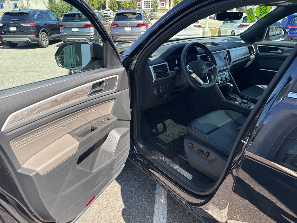 2022 Volkswagen Atlas Cross Sport V6 SE Technology photo 21