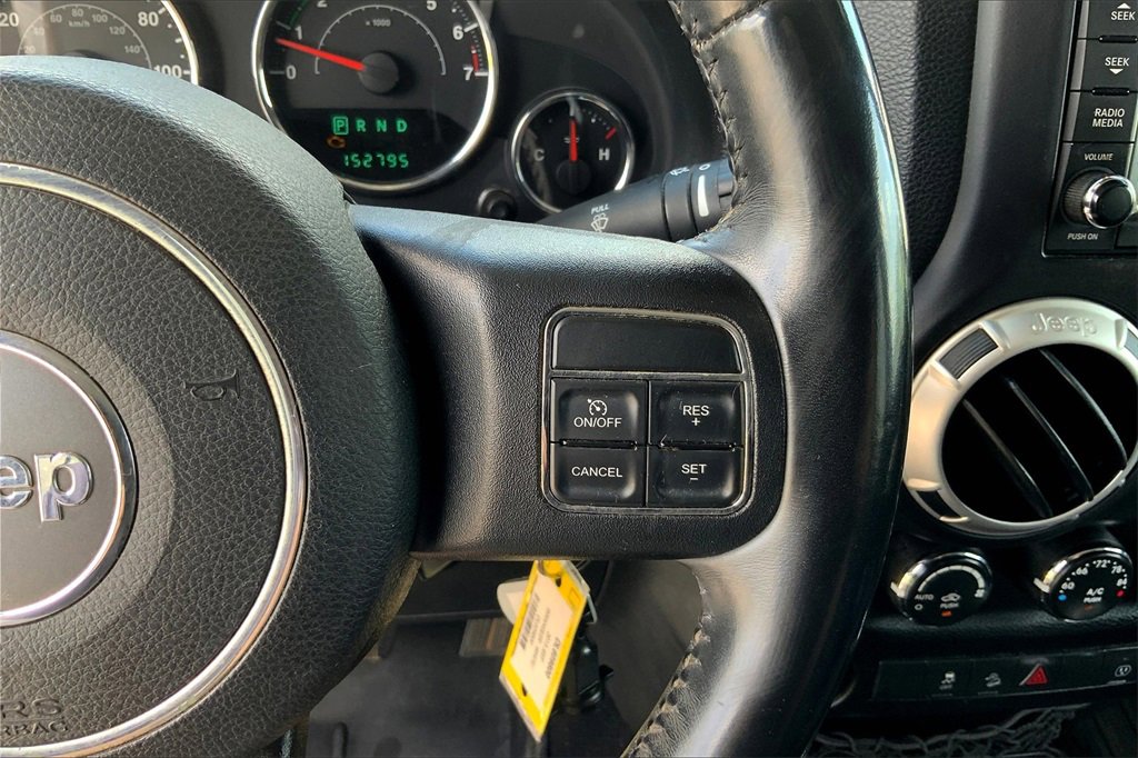 2013 Jeep Wrangler Unlimited Sahara photo 19