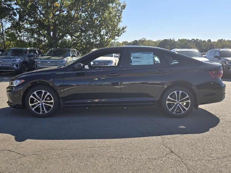 2026 Volkswagen Jetta 1.5T Sport photo 3