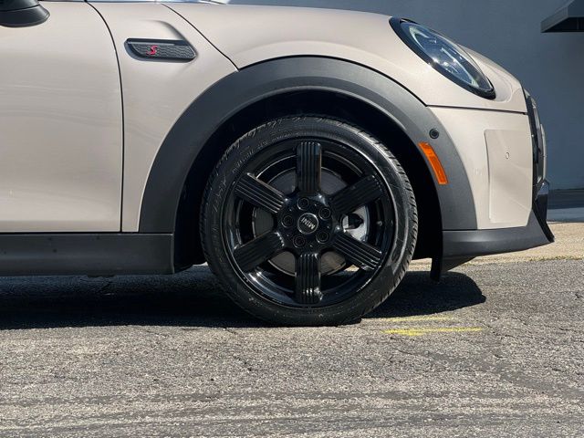 2024 Mini Cooper 4 Door Hardtop Iconic photo 3