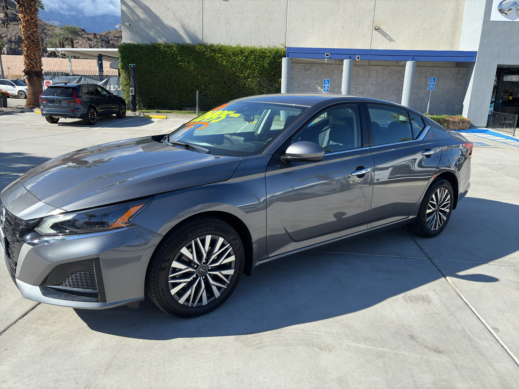 2024 Nissan Altima 2.5 SV photo 3