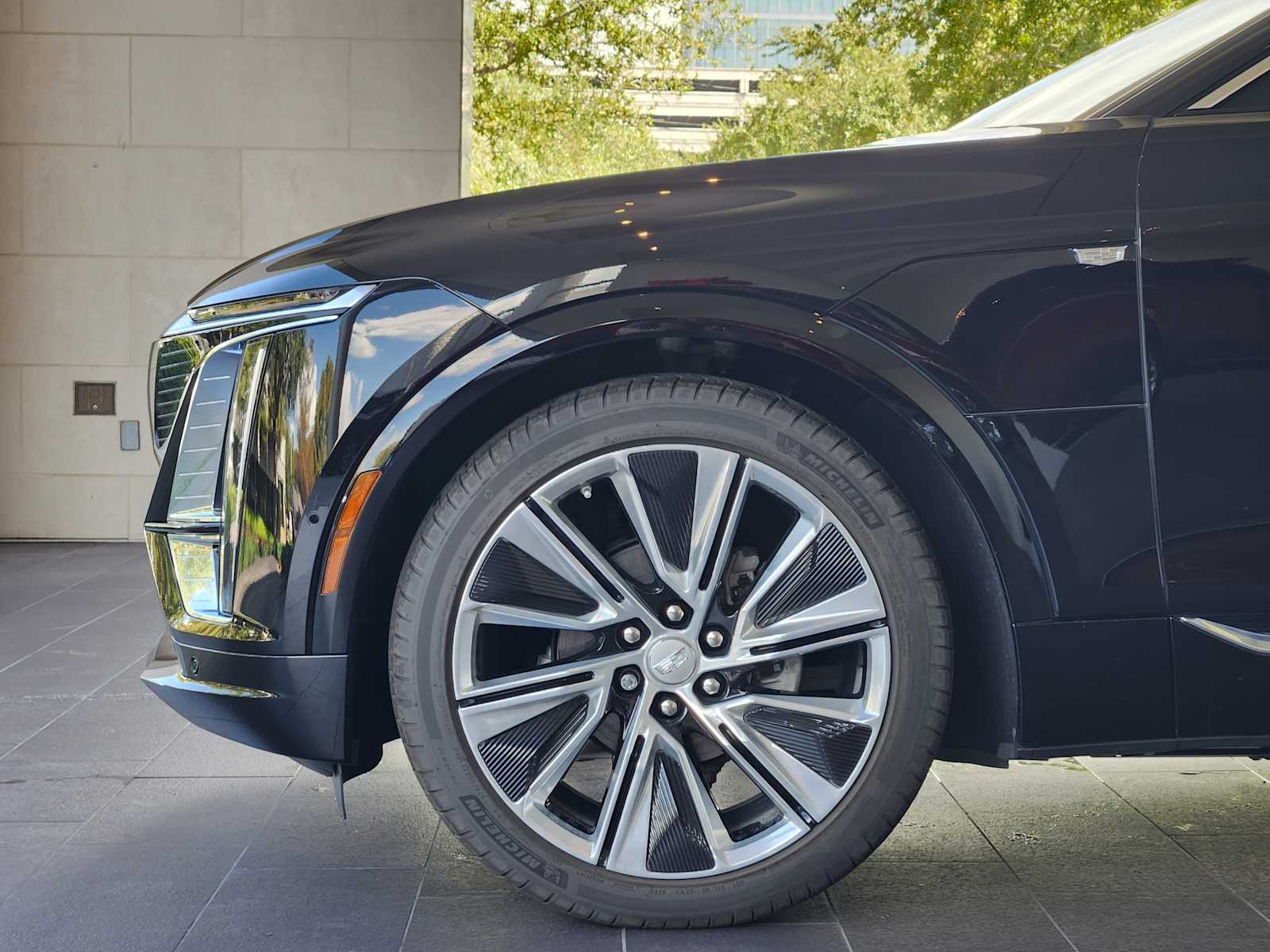 2024 Cadillac Lyriq Luxury photo 7