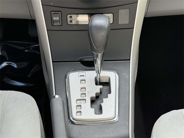 2010 Toyota Corolla LE photo 20