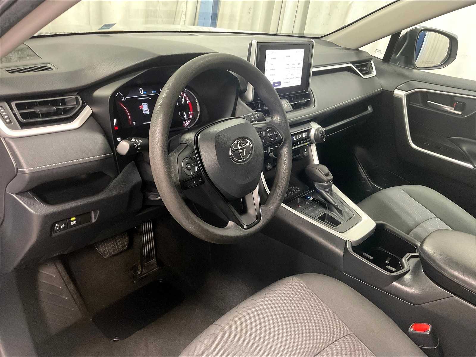 2023 Toyota RAV4 XLE photo 8