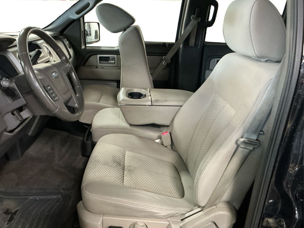 2010 Ford F-150 XLT photo 17