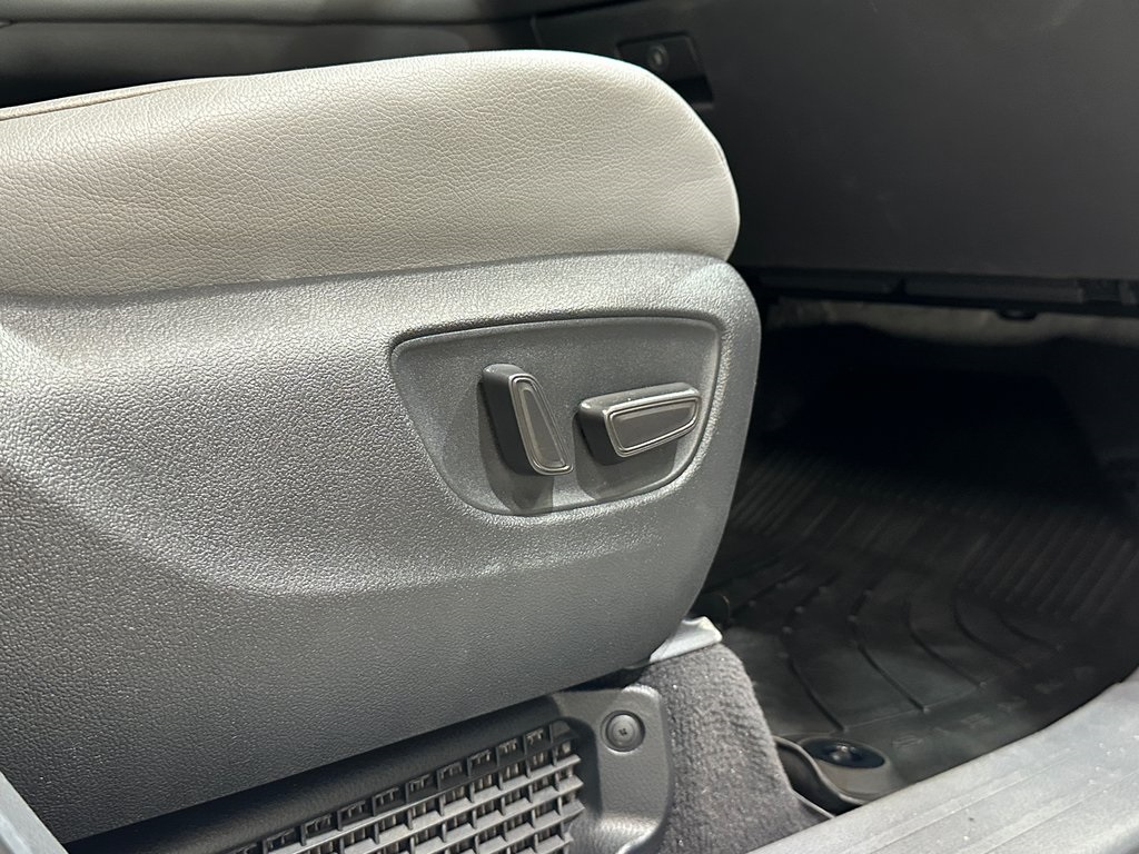 2024 Toyota Sienna XLE photo 27