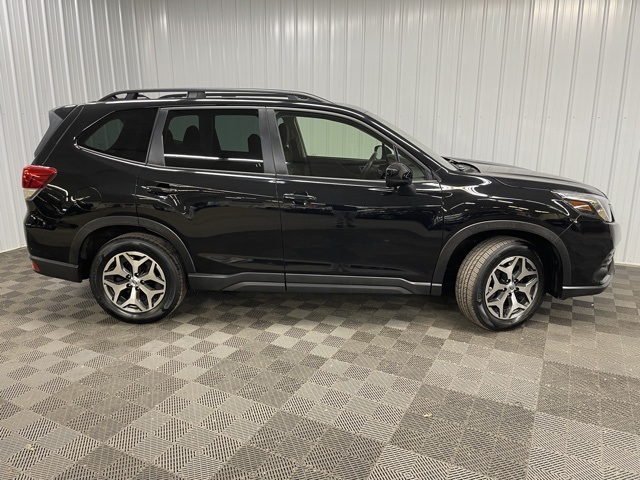 2023 Subaru Forester Premium photo 2