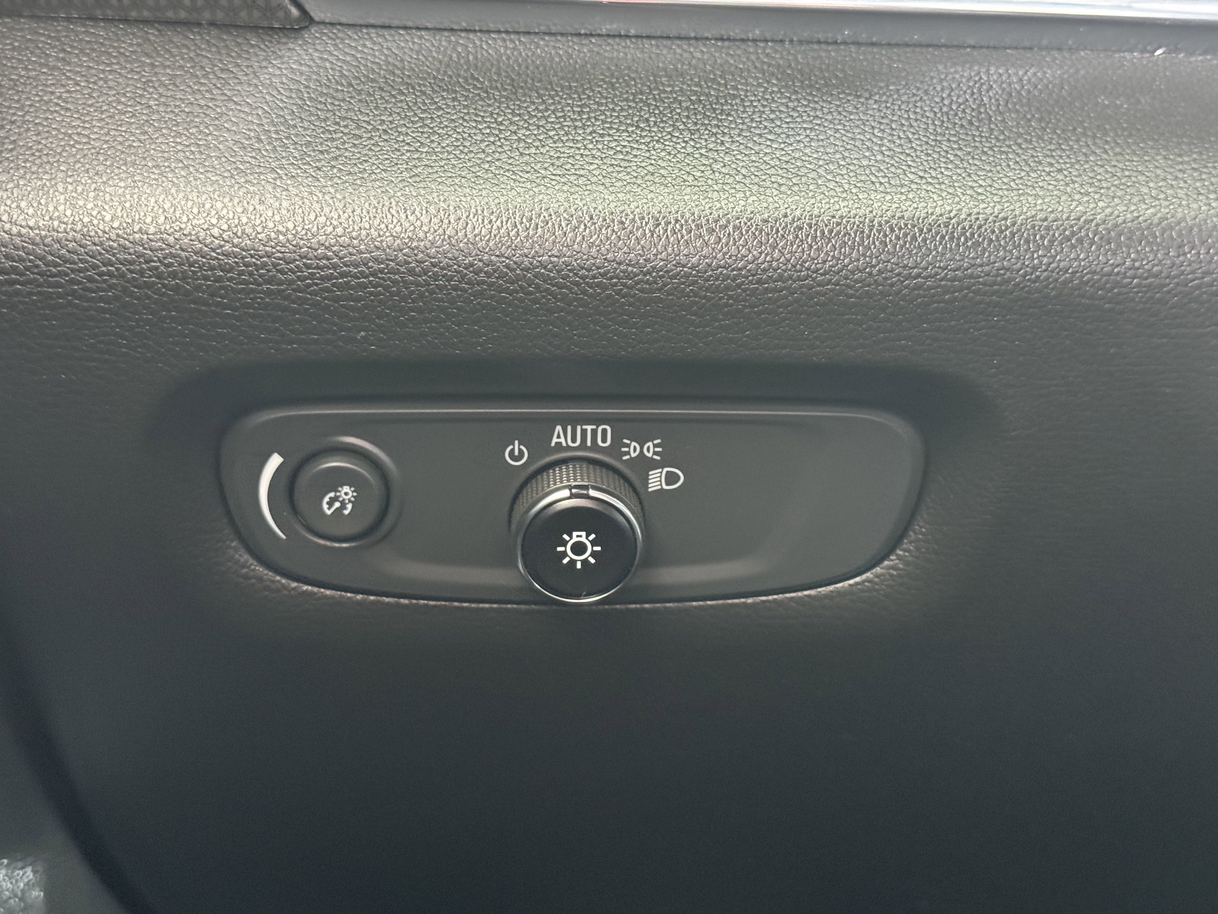 2023 Chevrolet Traverse Premier photo 11