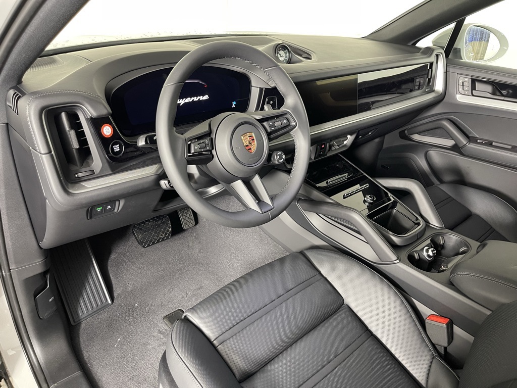 2025 Porsche Cayenne Coupe photo 4