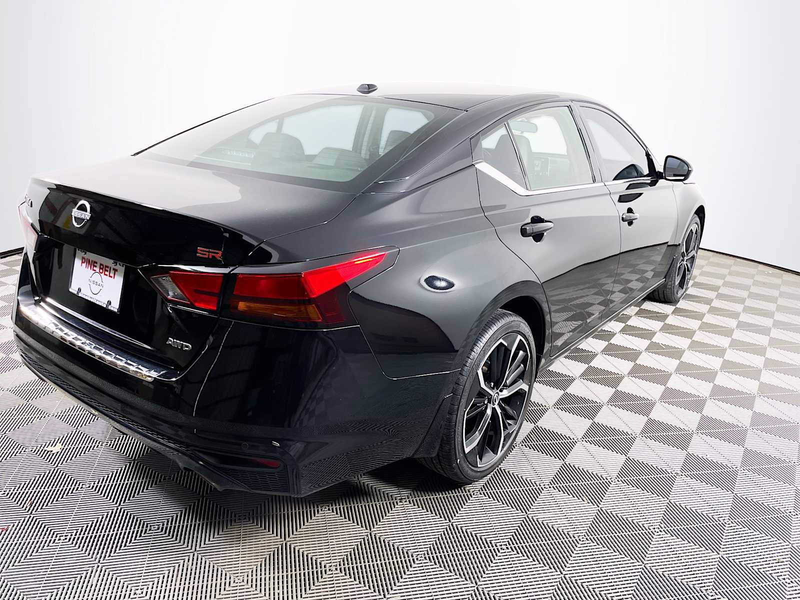 2023 Nissan Altima 2.5 SR photo 4
